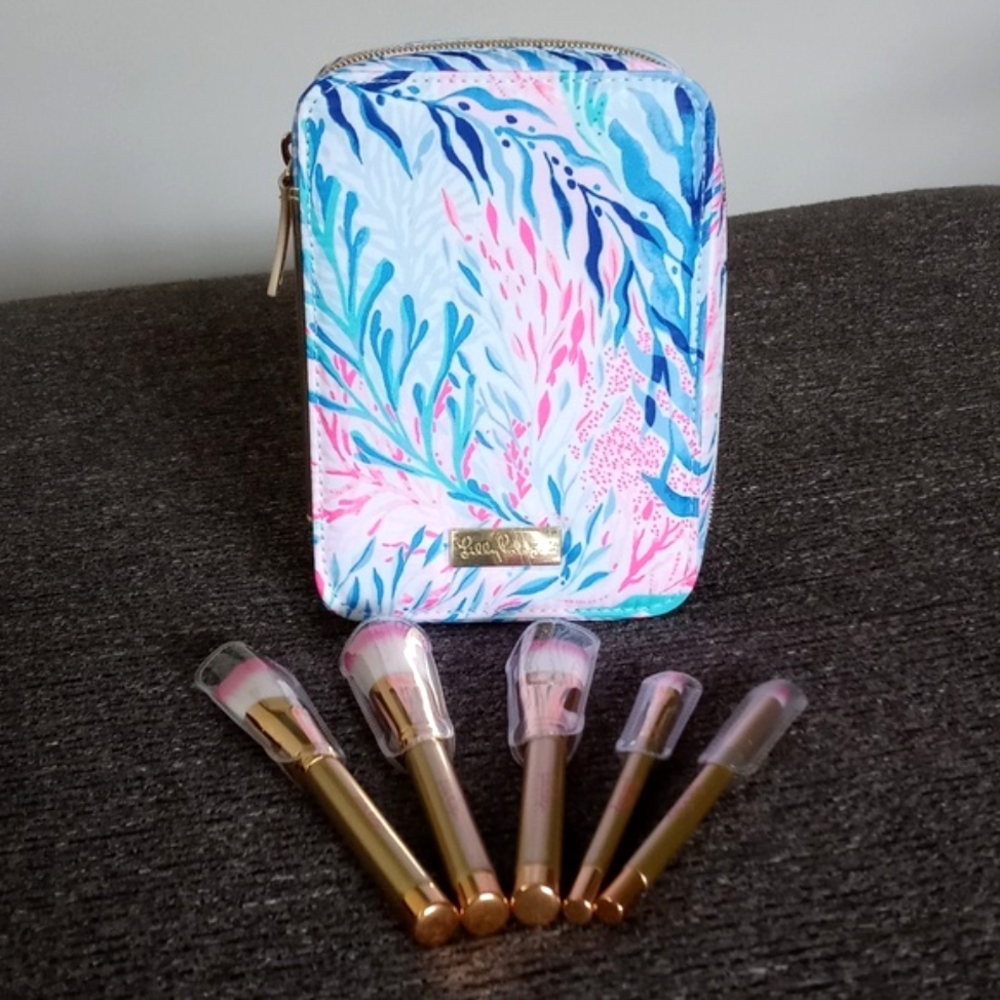 🆕️ 🪸RARE Lilly Pulitzer🪸 - "Kaleidoscope Coral" Makeup Case & Brush Set